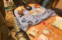 Виноградівські поліцейські затримали зловмисника, який обвинувачується у вчиненні низки злочинів