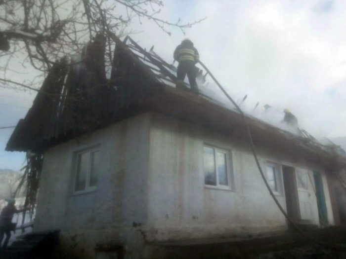 На Великоберезнянщині рятувальники ліквідували пожежу в будинку