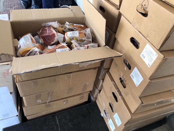 Закарпатські митники вилучили 1 тонну харчових продуктів з Італії