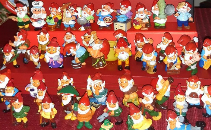 Ужгородка зібрала чималу колекцію іграшок з кіндер-сюрпризів (Фото)