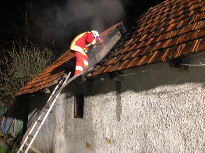 Приїхали вчасно: у Хусті під час гасіння пожежі вогнеборці врятували власника будинку