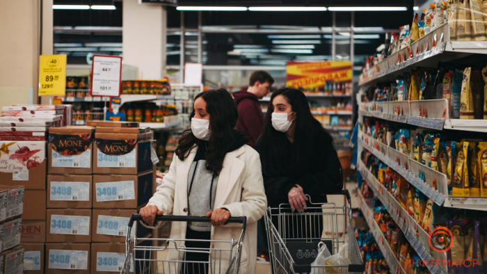 Закупи під час пандемії: як зменшити ризик зараження в супермаркеті