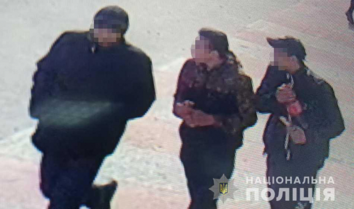 Поліція Ужгорода оперативно встановила особи неповнолітніх, які пограбували містянина