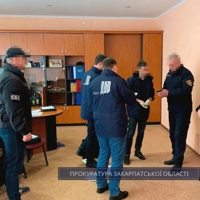 Вимагав 3000 дол хабара: затримано начальника аварійно-рятувального загону УДСНС в Закарпатті