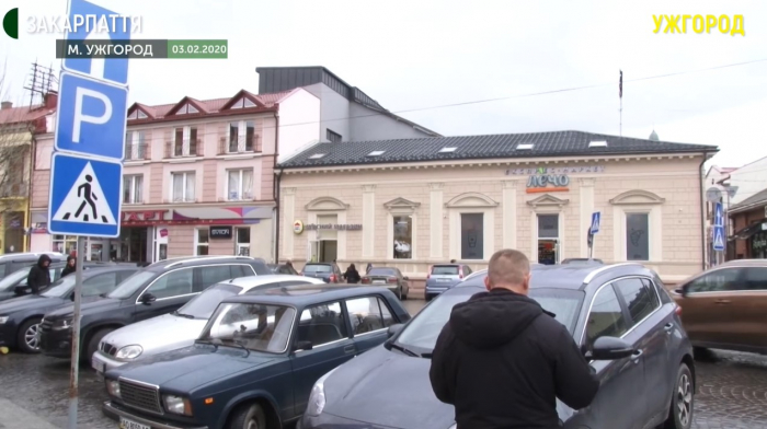 В Ужгороді водіїв штрафують за порушення правил паркування