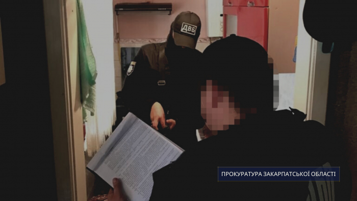 На Хустщині зловили поліцейського, який вимагав 12 тис. грн неправомірної вигоди
