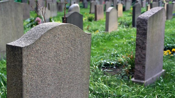 Ужгородцям рекомендують не відвідувати кладовища на час карантину