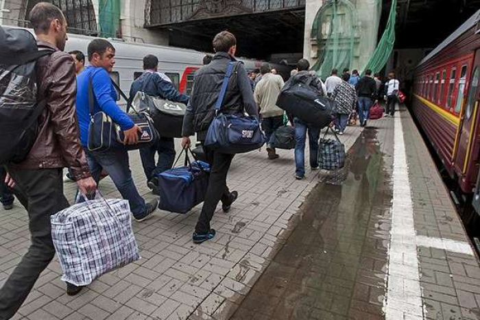 Заробітчан не випустять за кордон: як уряд пропонує попрацювати в Україні за 6-8 тис. гривень
