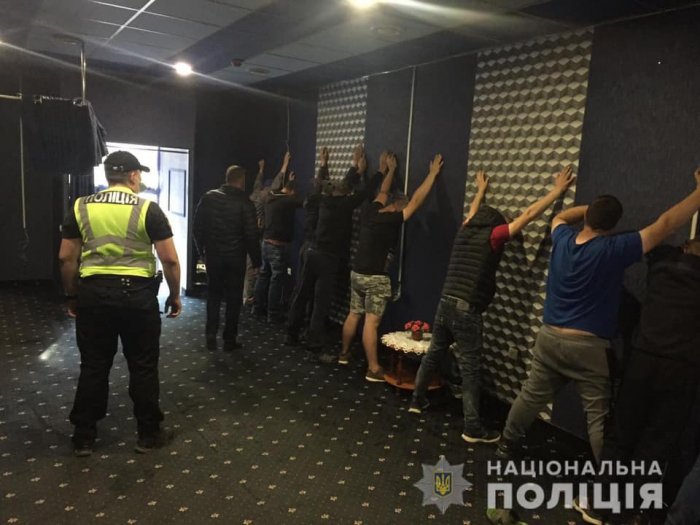 В Берегові поліцейські припинили незаконну діяльність підпільного "казино"