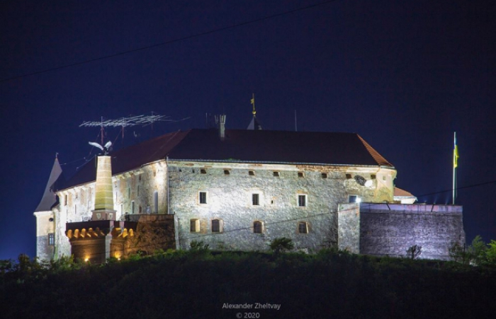 Фото дня: мукачівський замок "Паланок" посеред глибокої ночі