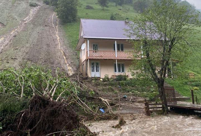 Негода на Міжгірщині: зруйновані три будинки, два мости та дорога