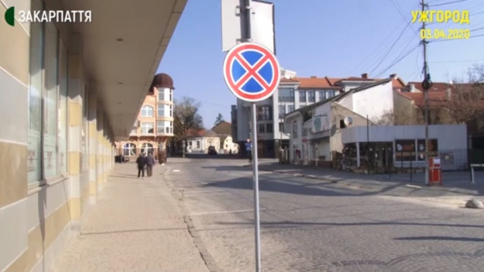 Паркування на площі Фединця в Ужгороді поки залишиться безкоштовним