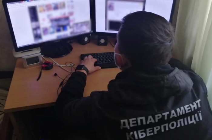 Кіберполіція викрила незаконну перереєстрацію майна держреєстратором на Закарпатті