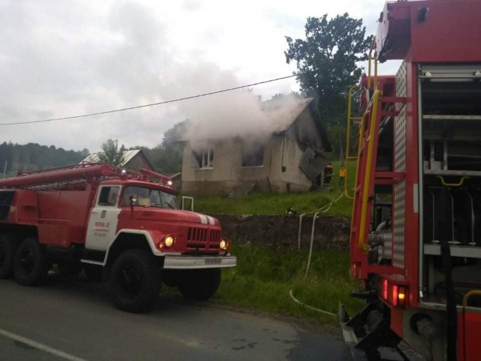 Трагічна пожежа на Тячівщині: у вогні загинули дві жінки (ФОТО)