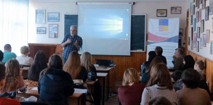 Рік навчання журналіста, рекламіста та піарника в Ужгороді – майже втричі дешевше, ніж у Києві