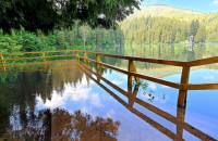 Озеро Синевир вийшло з берегів (ФОТО, ВІДЕО)