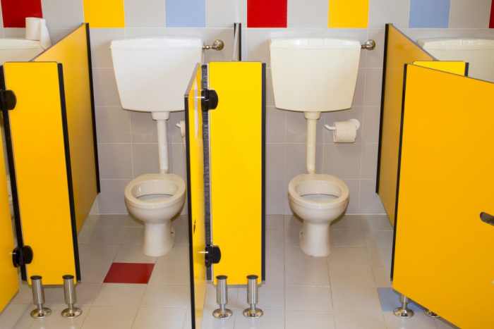 До кінця року в усіх школах Закарпаття мають бути внутрішні вбиральні
