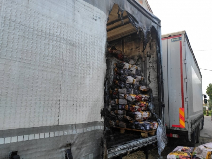 В Ужгороді загорівся вантажний автомобіль
