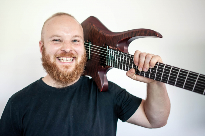 Тарас Кешеля: той, що створив ужгородський бренд гітар «Valravn Guitars»
