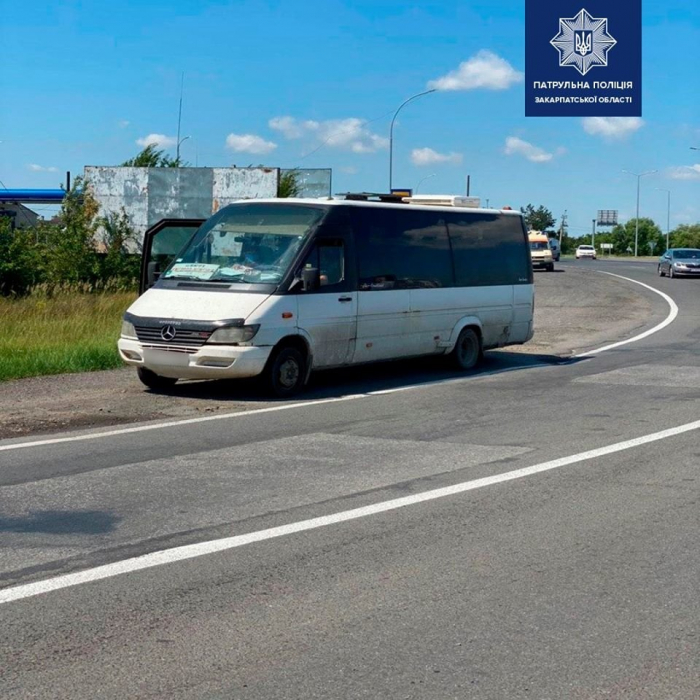 На в’їзді в Ужгород патрульні склали протокол на водія автобуса. За що? (ФОТО)