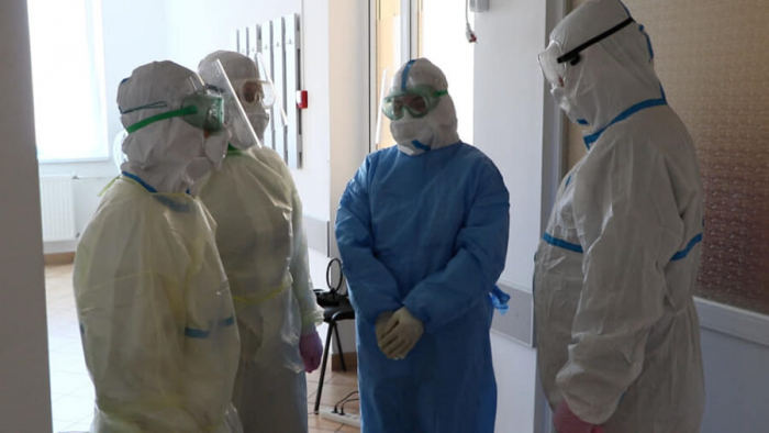 Вірус дуже підступний, але карантин – не вихід: ужгородський лікар, що працює у “ковідному” відділенні розповів про свою роботу (ФОТО)