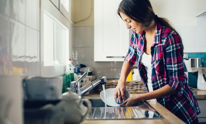 Корисна шпаргалка: безпечний і ефективний засіб для миття посуду в домашніх умовах