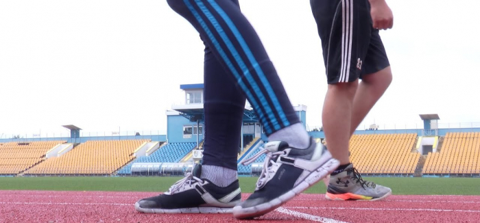 Спортсмени, в умовах карантину, відновлюють тренування на відкритому стадіоні в Ужгороді
