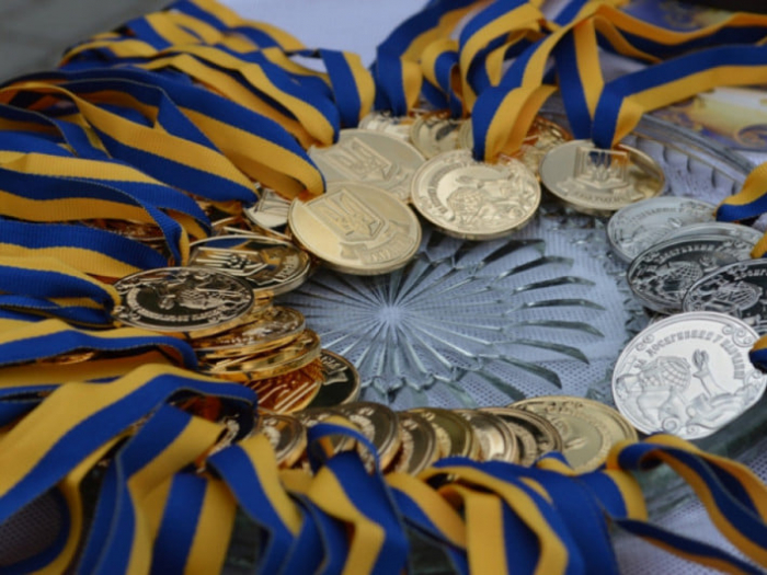 Завтра в Ужгороді вручать медалі випускникам