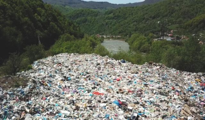 Рахівщина: місцеві жителі пробують врятувати район від сміттєвого колапсу