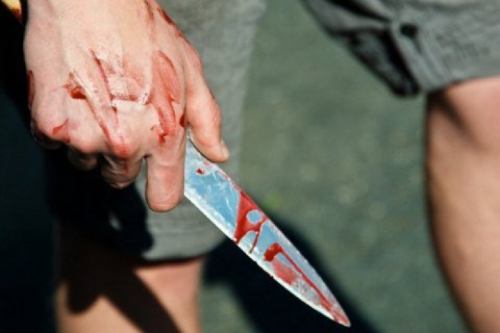 У Мукачеві патрульні надали допомогу чоловіку, що отримав ножове поранення (ВІДЕО)
