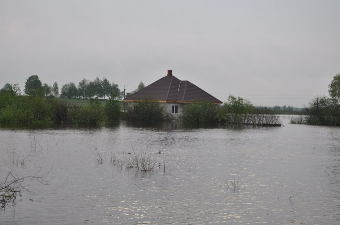 На Міжгірщині рятувальники ліквідовують наслідки негоди (ВІДЕО)