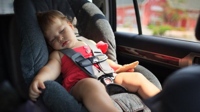 Патрульні – закарпатцям: дитина у зачиненому автомобілі – це велика небезпека!