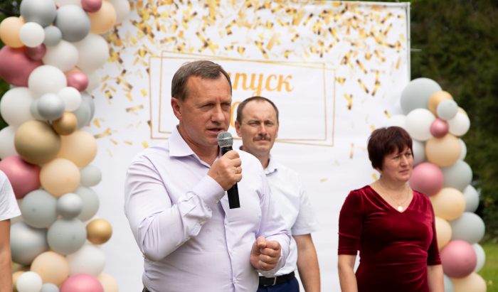 Богдан Андріїв привітав ужгородських випускників із закінченням школи