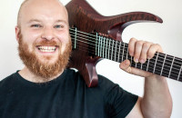 Тарас Кешеля: той, що створив ужгородський бренд гітар «Valravn Guitars»
