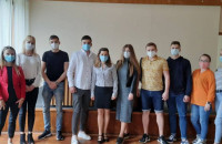 При +30 градусів у повній амуніції проти COVID-19 не лише викладачі, а й студенти-медики УжНУ
