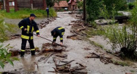 Підтоплення на Закарпатті: рятувальники ліквідовують наслідки негоди
