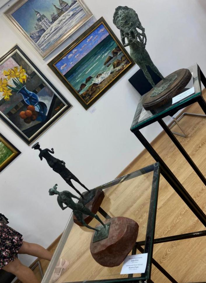 Виставку українських скульпторів відкрили в Консульстві Угорщини м.Берегово
