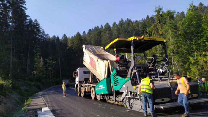 Дорожники обіцяють, що ще цьогоріч будуть завершені ремонти до туристичних перлин краю