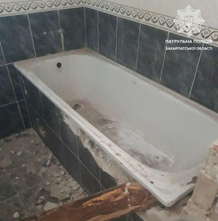 Креативні злодії в Ужгороді намагалися вкрасти з готелю... ванну