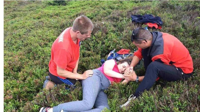 Різко стало зле: ужгородку забирали з гір рятувальники (ФОТО)