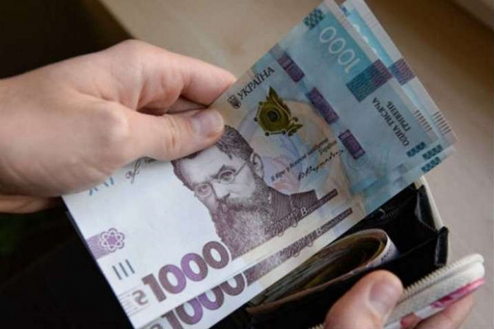 Веpховна Pада підвищила мінімальну заpобітну плату в Укpаїні до 5000 грн
