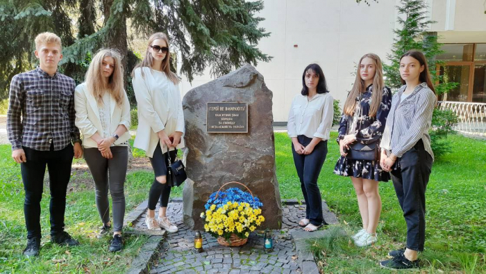 В Ужгороді вшанували пам’ять тих, хто назавжди серед соняхів Іловайська