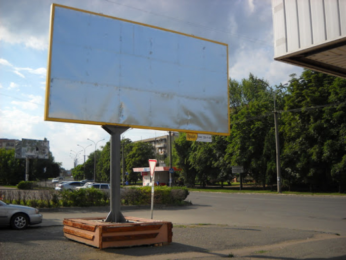 В Ужгороді вимагають демонтувати 50 рекламоносіїв