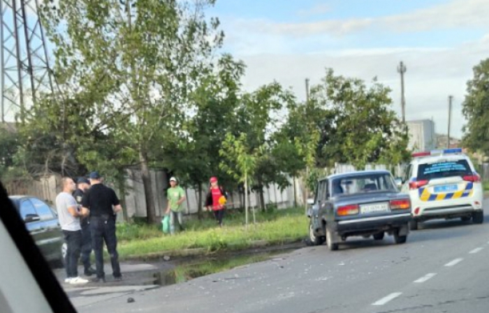 ДТП в Мукачеві: не розминулися дві автівки (ФОТОФАКТ)
