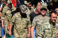 Марш захисників в Ужгороді: центром міста крокувала ветеранська спільнота (ФОТОРЕПОРТАЖ)