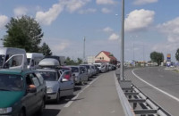 Більше 450 авто: На КПП "Тиса", "Лужанка" та "Дякове" знову величезні черги
