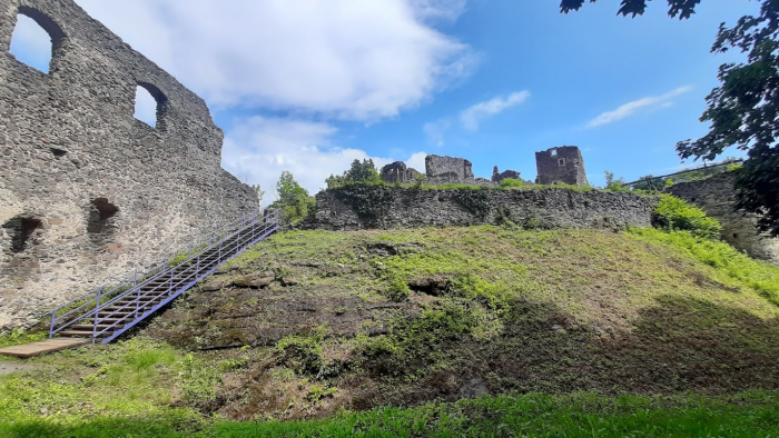 Настав час: напівзруйнований Невицький замок закрили на реставрацію