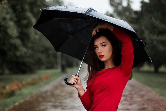 Жіноча шпаргалка: як зробити стійкий денний макіяж для осінньої дощової погоди?