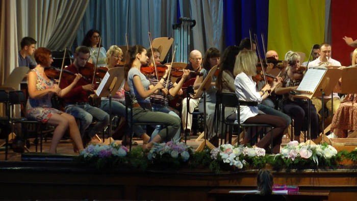 В Ужгород повернулися концерти: симфонічний оркестр Закарпатської філармонії відкриває сезон