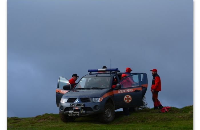 Закарпатські рятувальники розшукують жінку, яка заблукала в горах